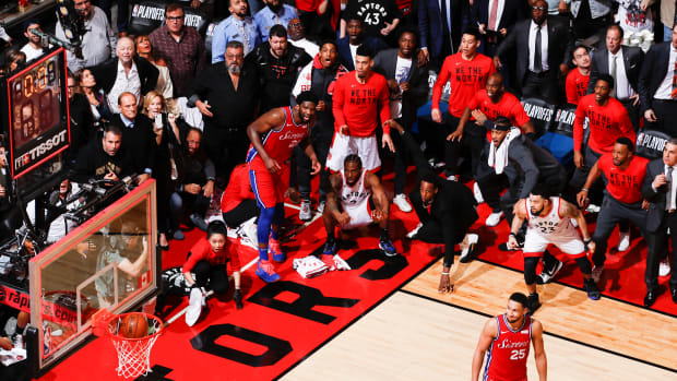 kawhi_leonard_mark_blinch_.jpg